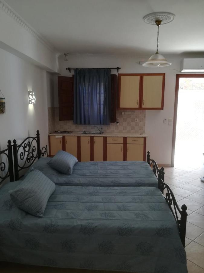 Leonidas Apartments Kamari  Bagian luar foto