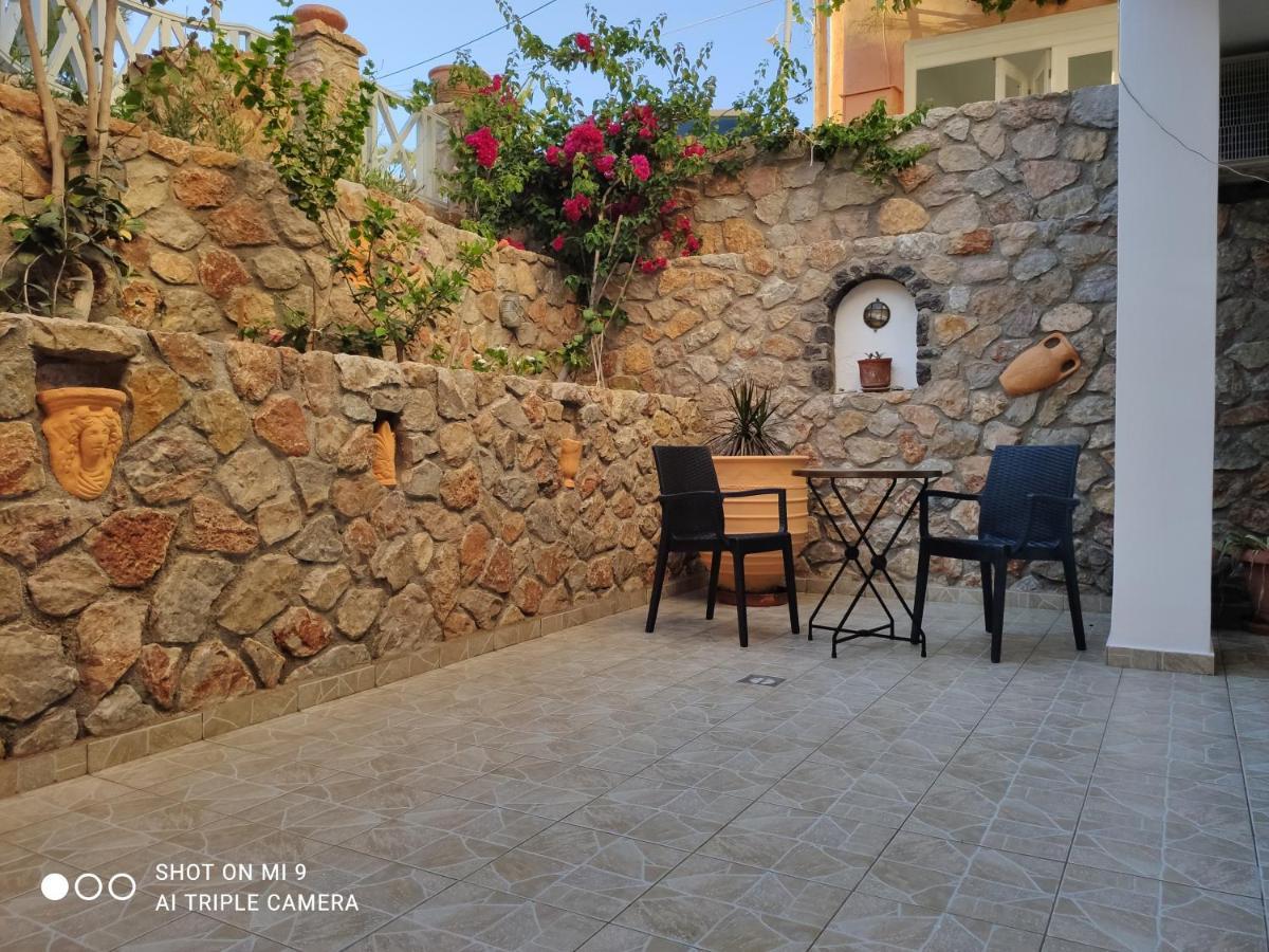 Leonidas Apartments Kamari  Bagian luar foto