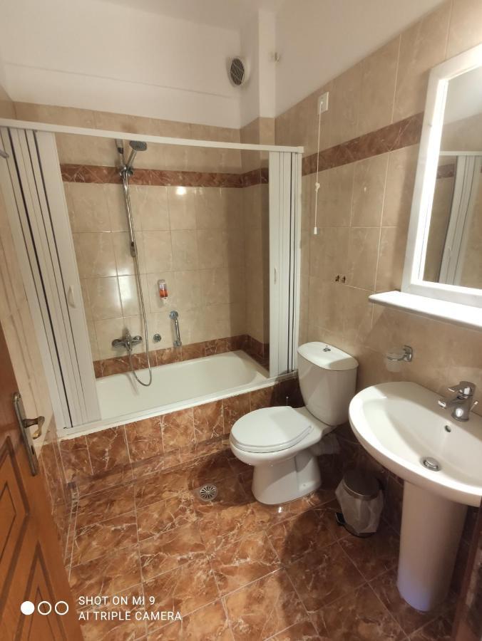 Leonidas Apartments Kamari  Bagian luar foto