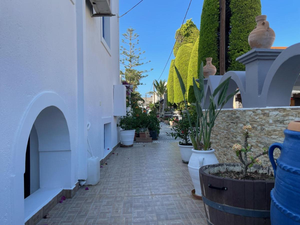 Leonidas Apartments Kamari  Bagian luar foto